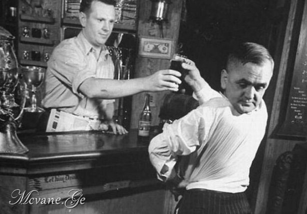 მარტინ ლაურელო – ადამიანი შემოტრიალებული თავით