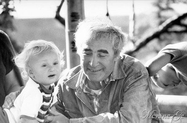 დედაშენი არის ღმერთი - ნოდარ დუმბაძე